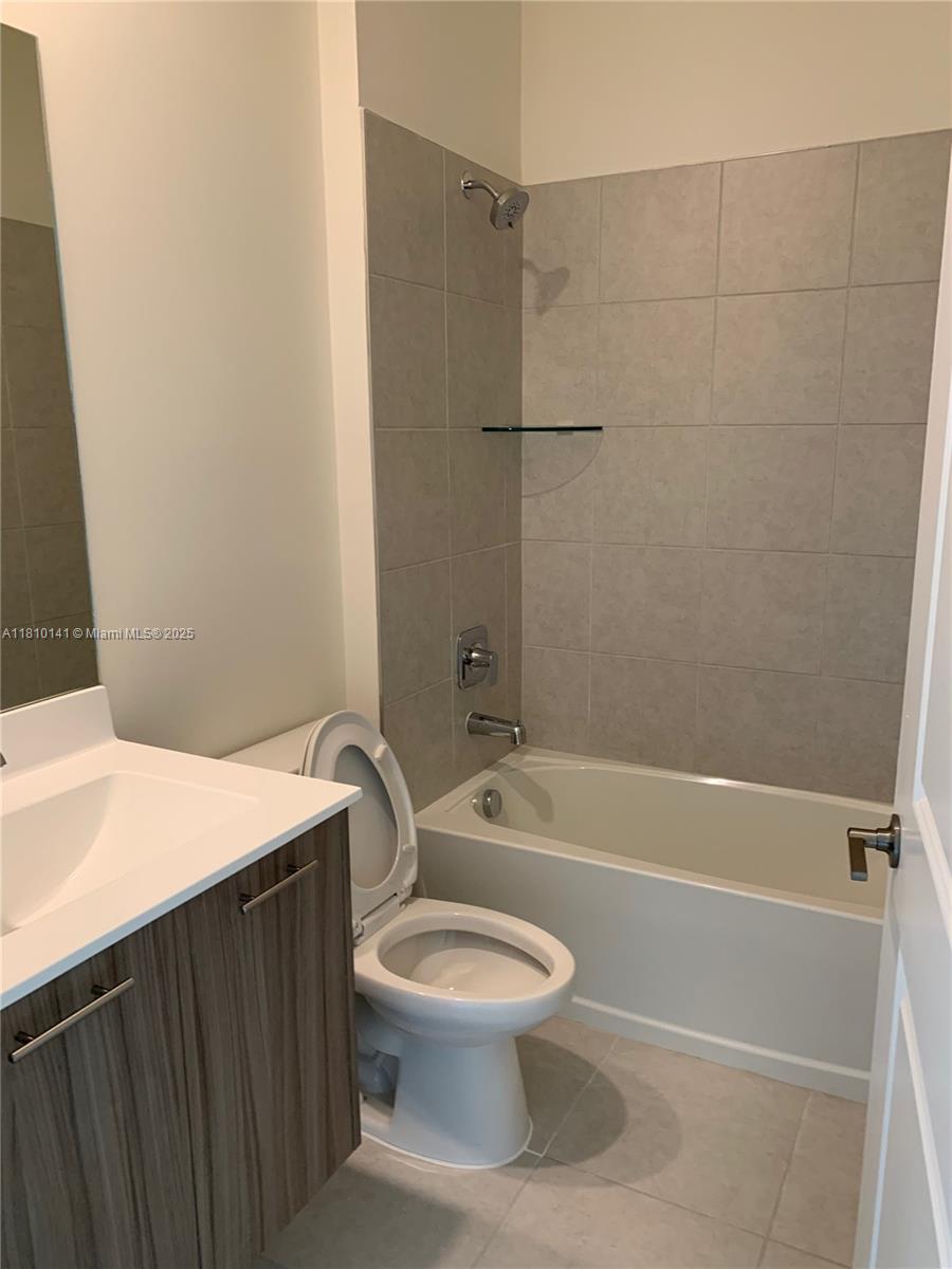 URBANA AT DORAL - Residential Lease