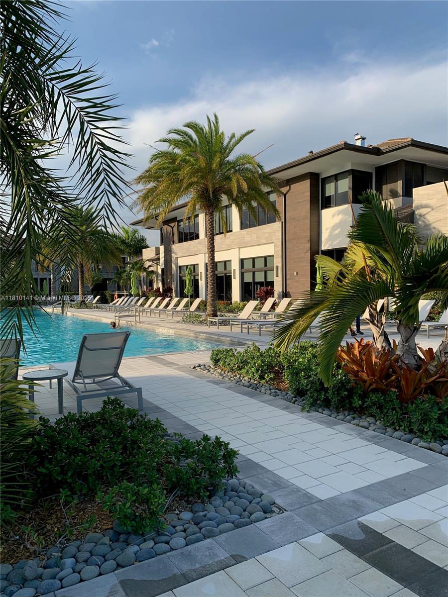 URBANA AT DORAL - Residential Lease