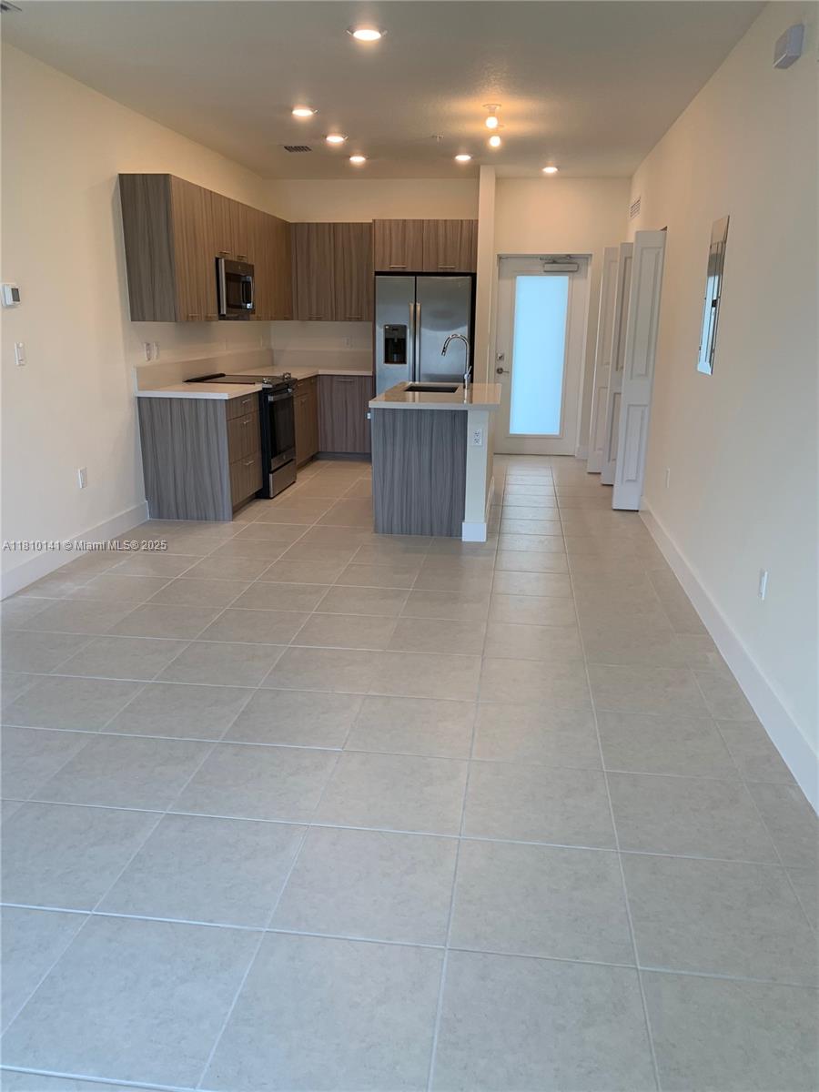 URBANA AT DORAL - Residential Lease