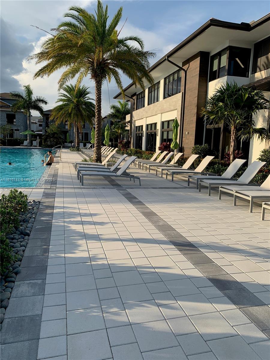 URBANA AT DORAL - Residential Lease