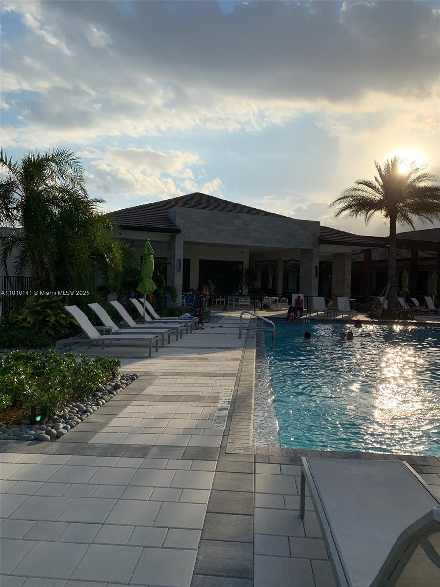 URBANA AT DORAL - Residential Lease