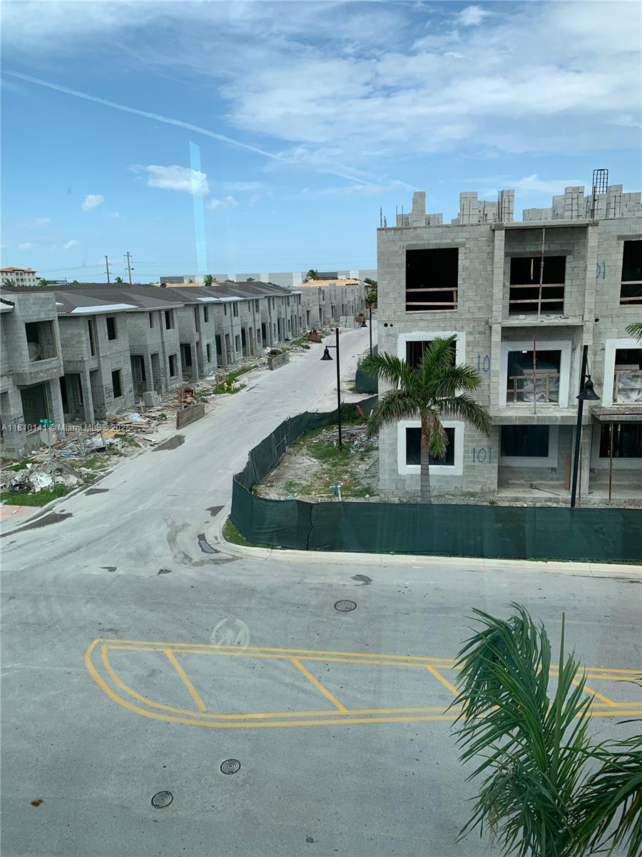 URBANA AT DORAL - Residential Lease