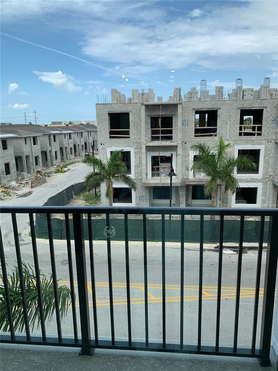 URBANA AT DORAL - Residential Lease