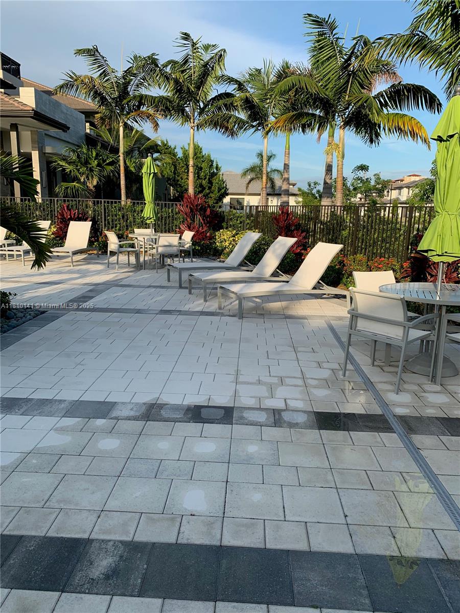 URBANA AT DORAL - Residential Lease