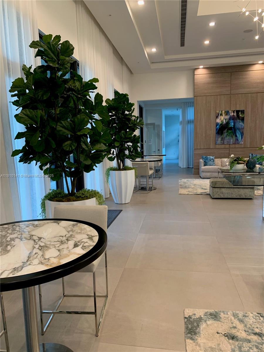 URBANA AT DORAL - Residential Lease