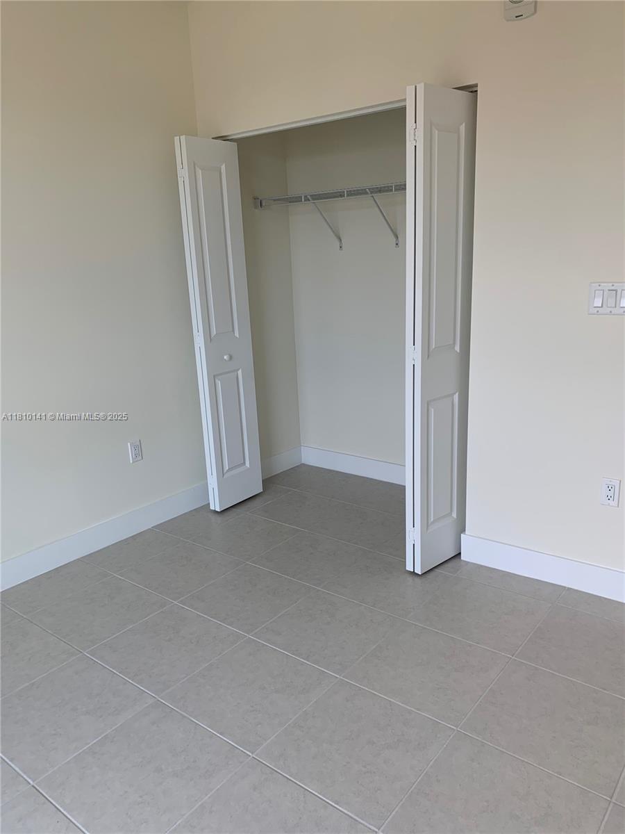 URBANA AT DORAL - Residential Lease