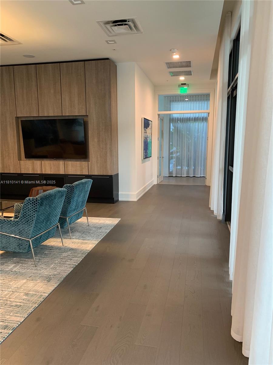 URBANA AT DORAL - Residential Lease