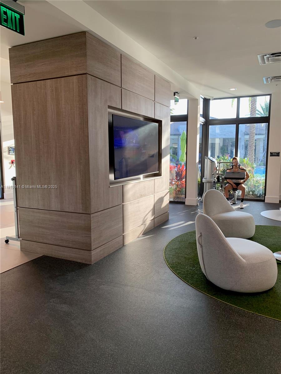 URBANA AT DORAL - Residential Lease
