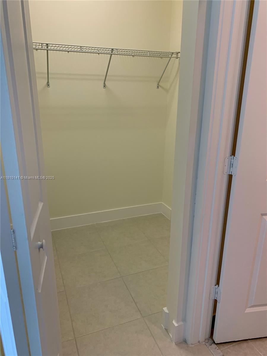 URBANA AT DORAL - Residential Lease
