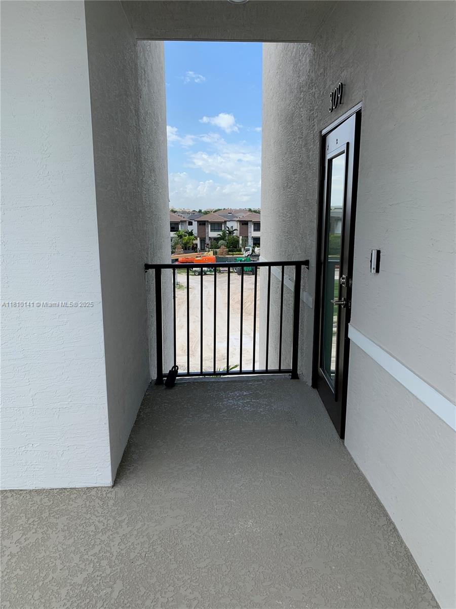 URBANA AT DORAL - Residential Lease