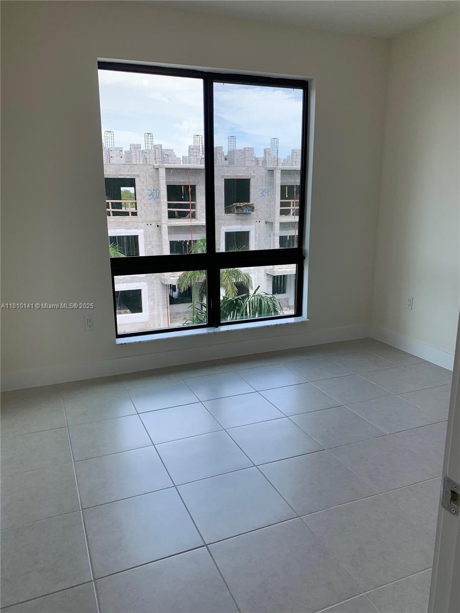 URBANA AT DORAL - Residential Lease