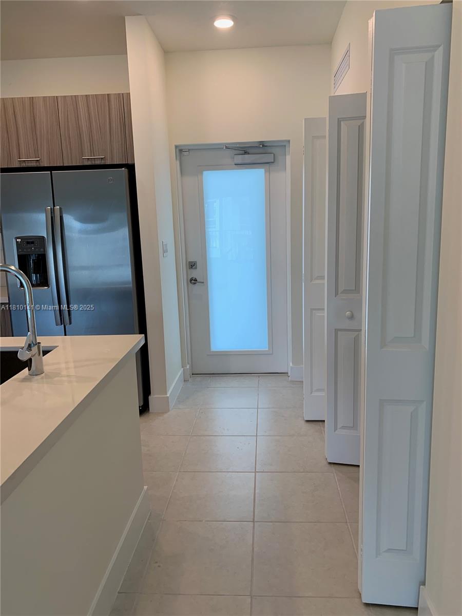 URBANA AT DORAL - Residential Lease