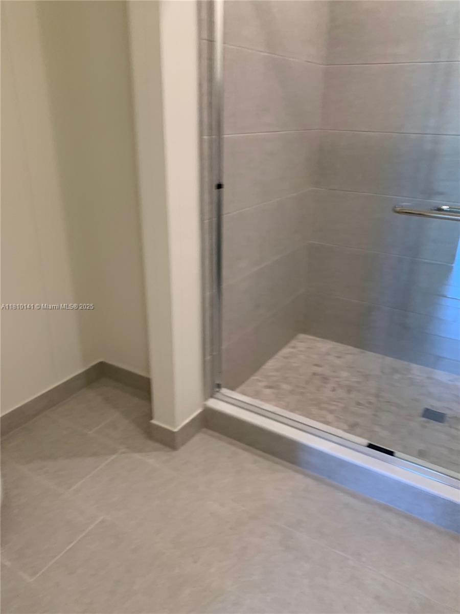 URBANA AT DORAL - Residential Lease