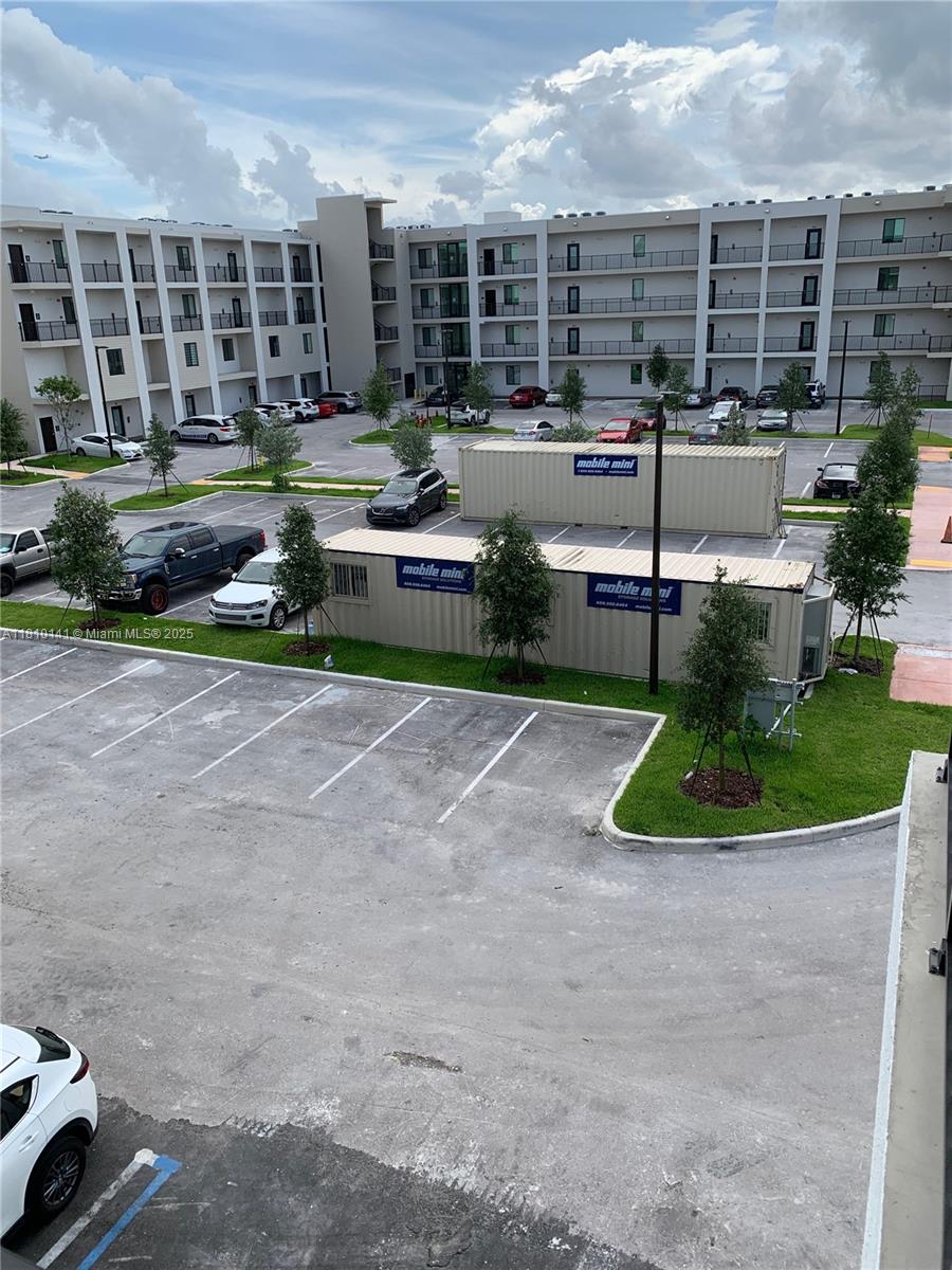 URBANA AT DORAL - Residential Lease