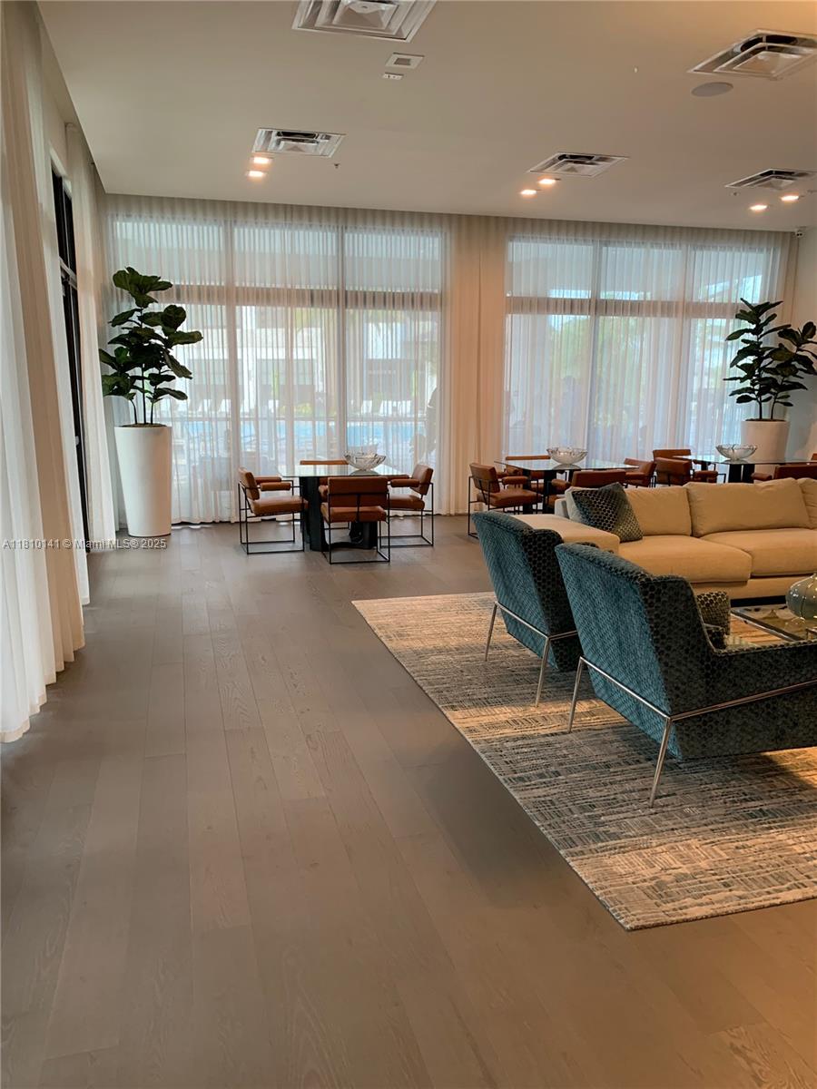 URBANA AT DORAL - Residential Lease