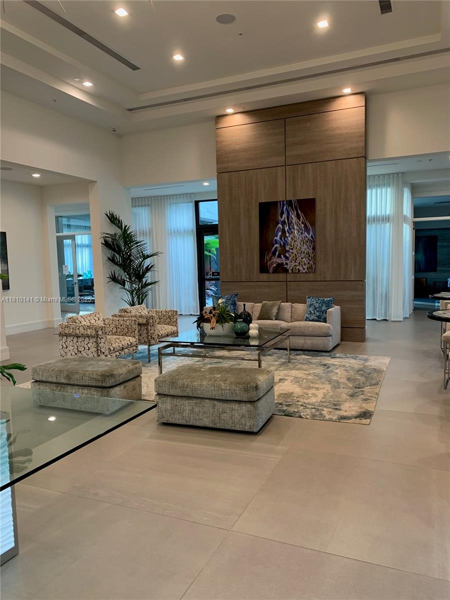 URBANA AT DORAL - Residential Lease