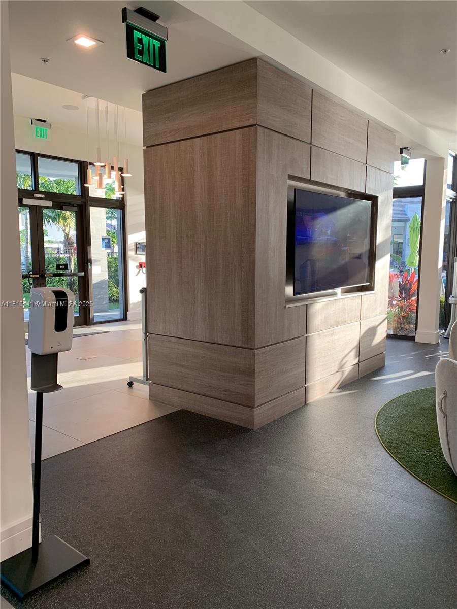URBANA AT DORAL - Residential Lease
