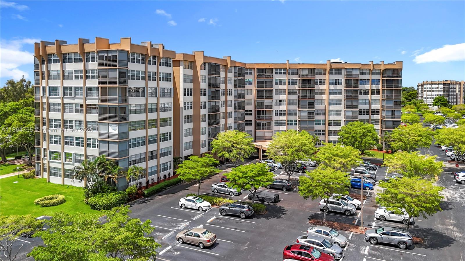 1100 Saint Charles Pl 219