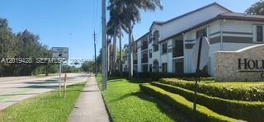Photo of 610 S Park Rd #26-1, Hollywood, FL 33014 (MLS # A12019428)