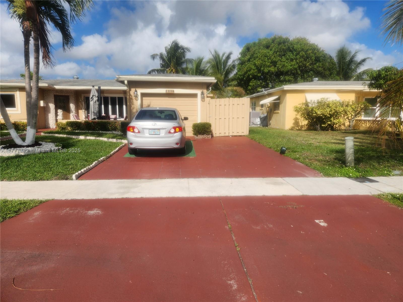 Rental Property at 4001 Nw 46th Way 1, Lauderdale Lakes, Broward County, Florida - Bedrooms: 1 
Bathrooms: 1  - $1,800 MO.