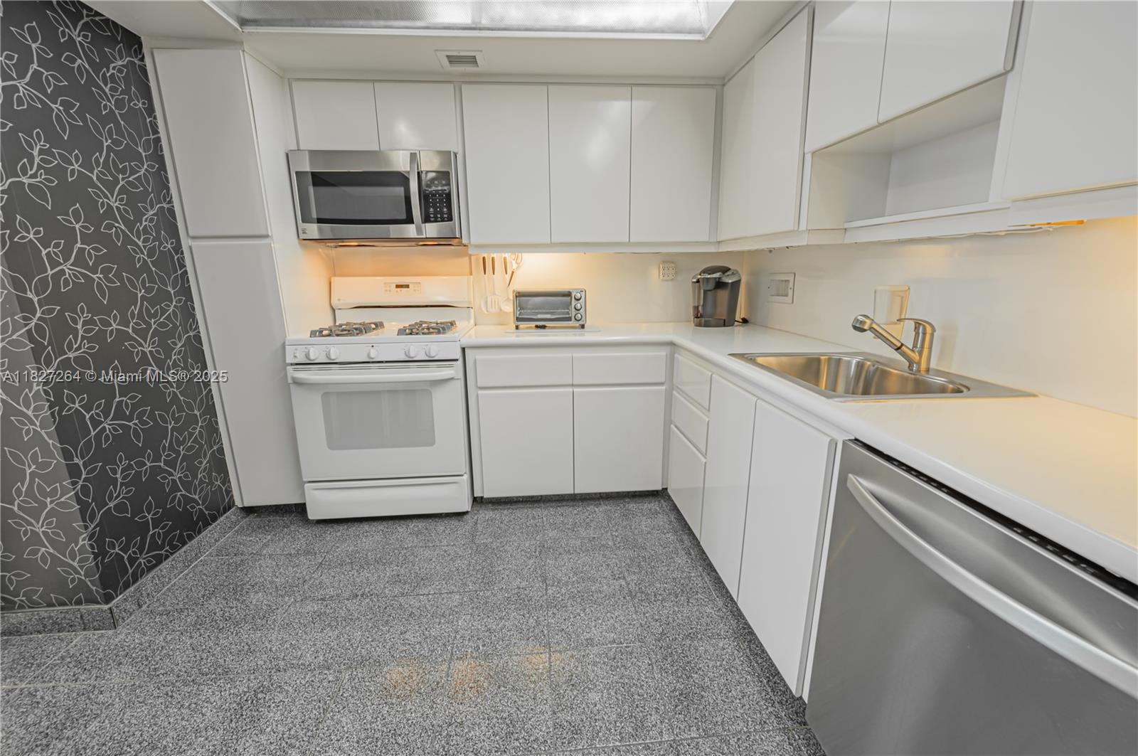 PARKER PLAZA CONDO ESTATE - Residential