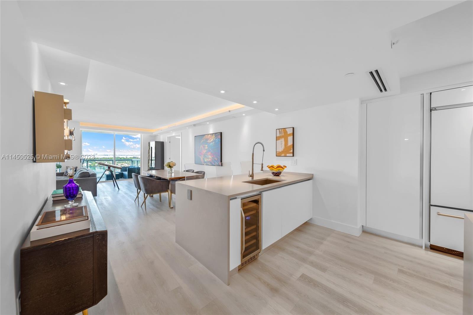 THE GRAND VENETIAN CONDO - Residential