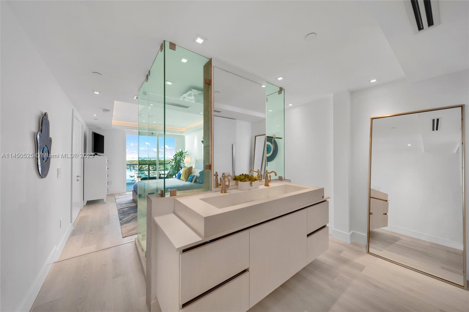 THE GRAND VENETIAN CONDO - Residential