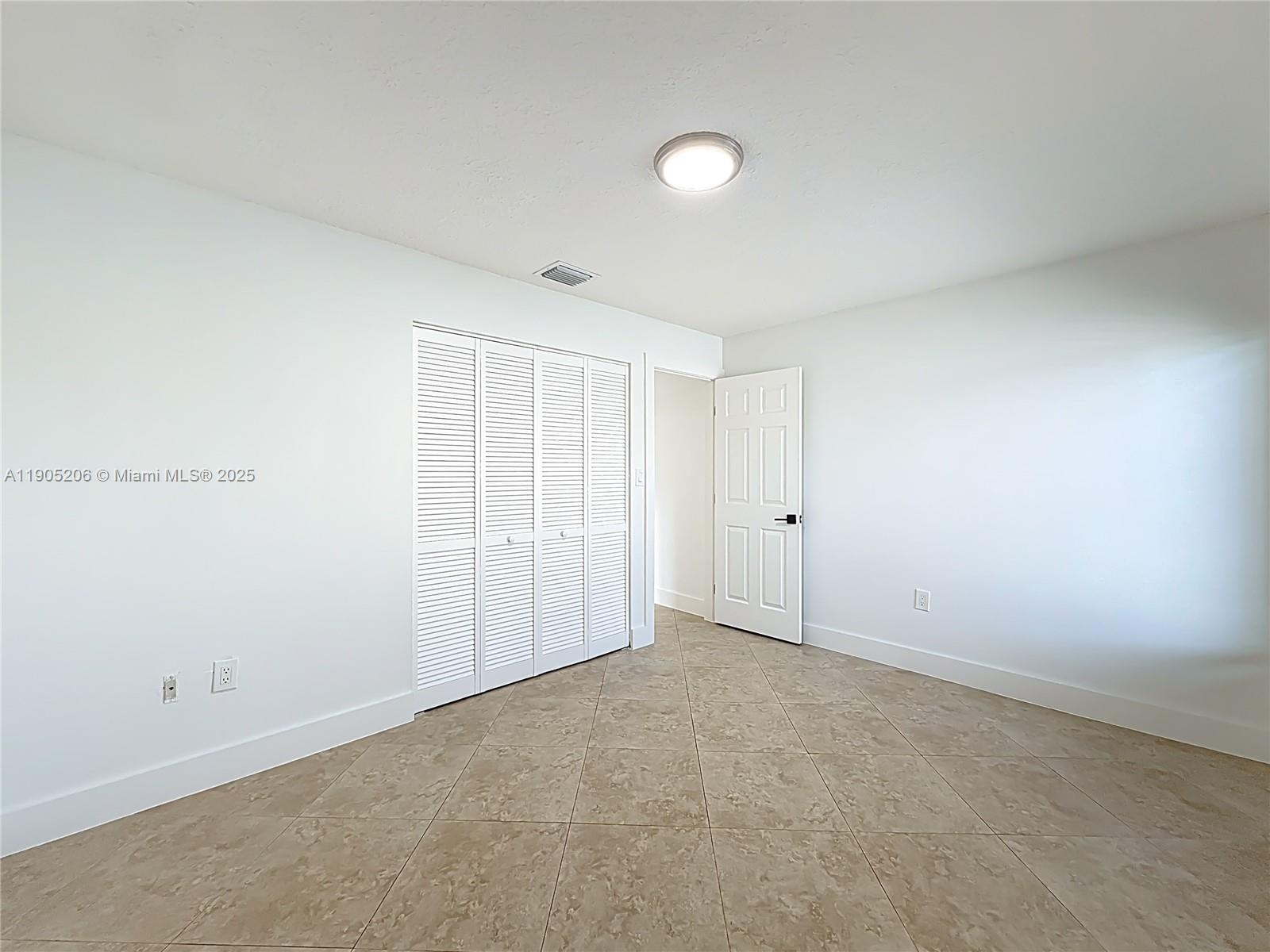 COUNTRY LAKE MANORS SEC 3 - Residential Lease