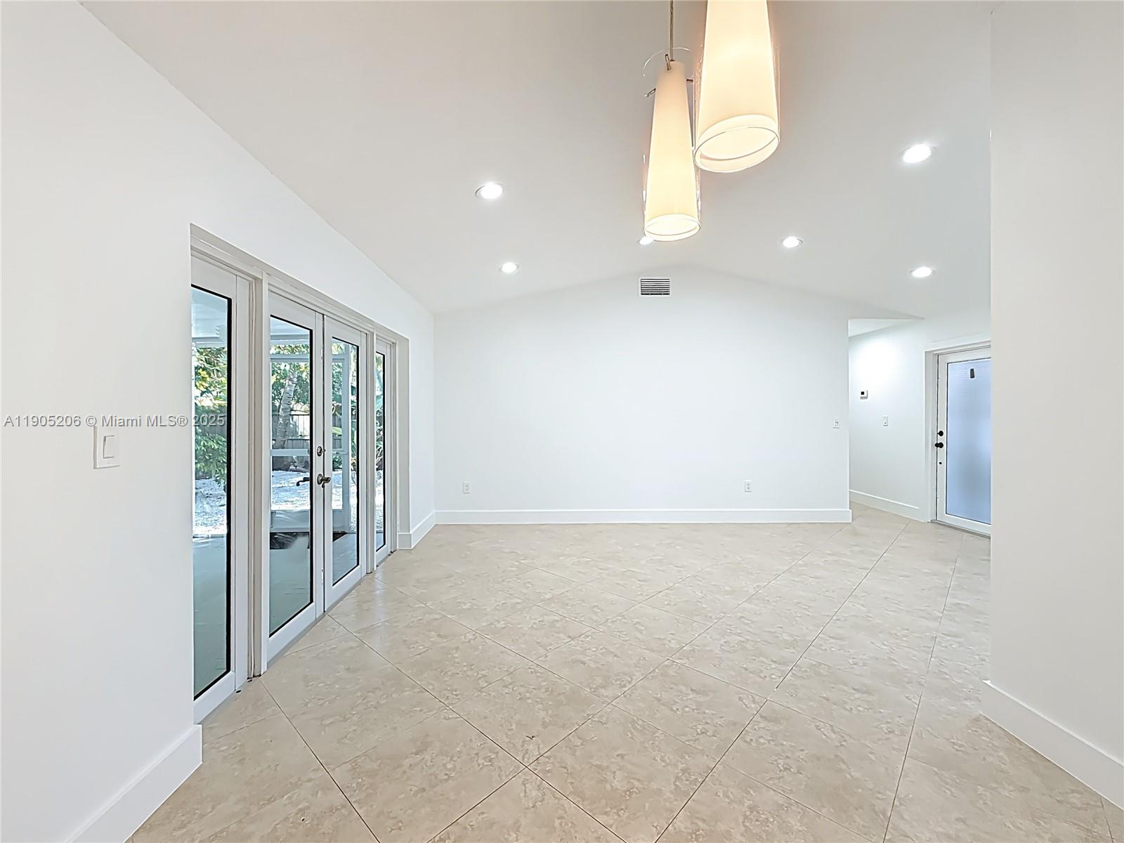 COUNTRY LAKE MANORS SEC 3 - Residential Lease