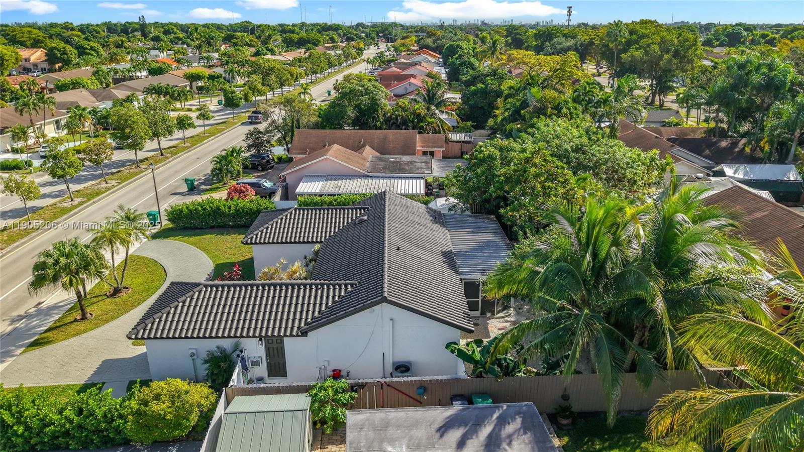 COUNTRY LAKE MANORS SEC 3 - Residential Lease