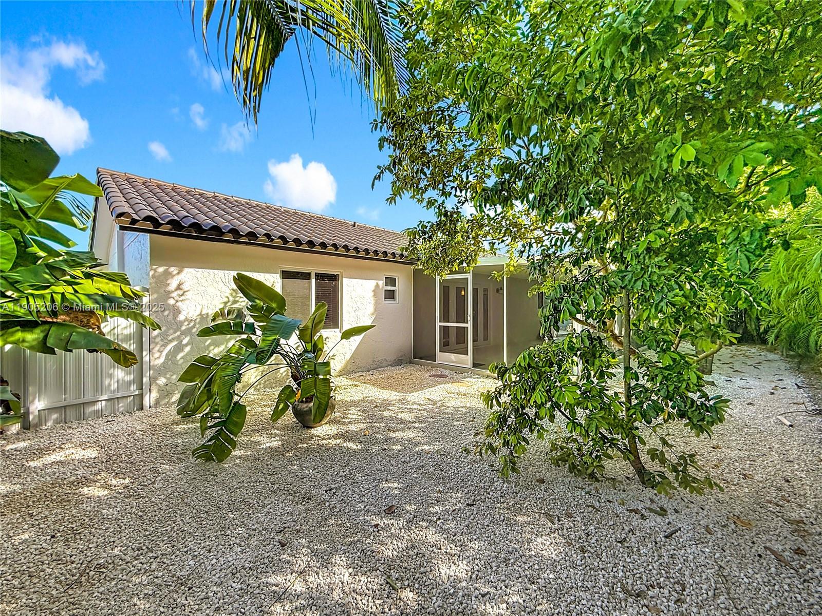 COUNTRY LAKE MANORS SEC 3 - Residential Lease