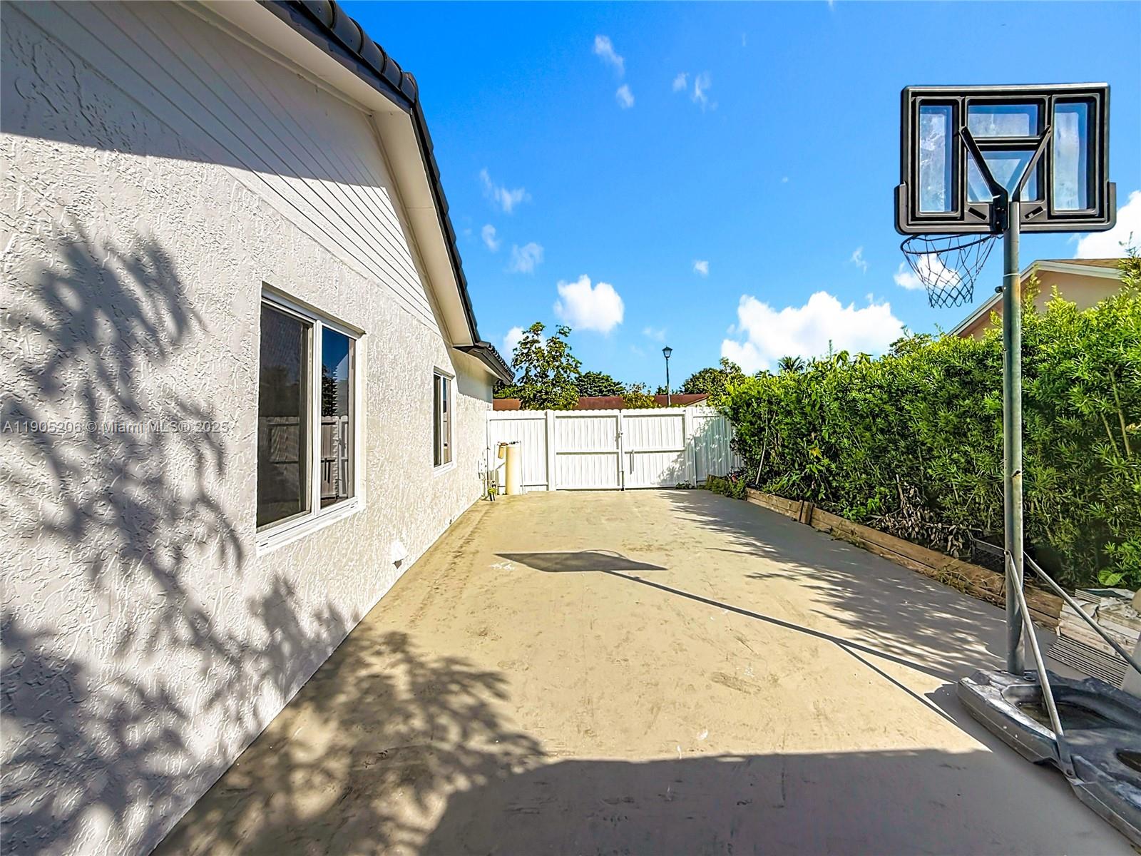 COUNTRY LAKE MANORS SEC 3 - Residential Lease