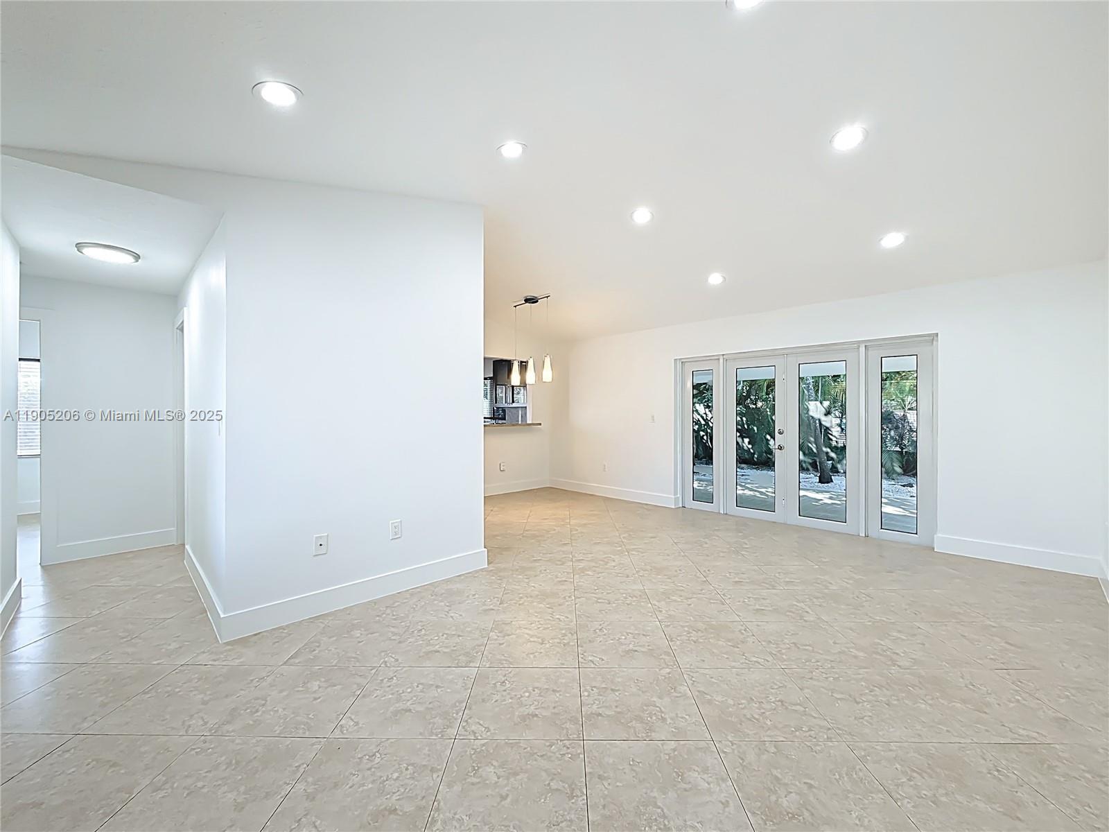 COUNTRY LAKE MANORS SEC 3 - Residential Lease