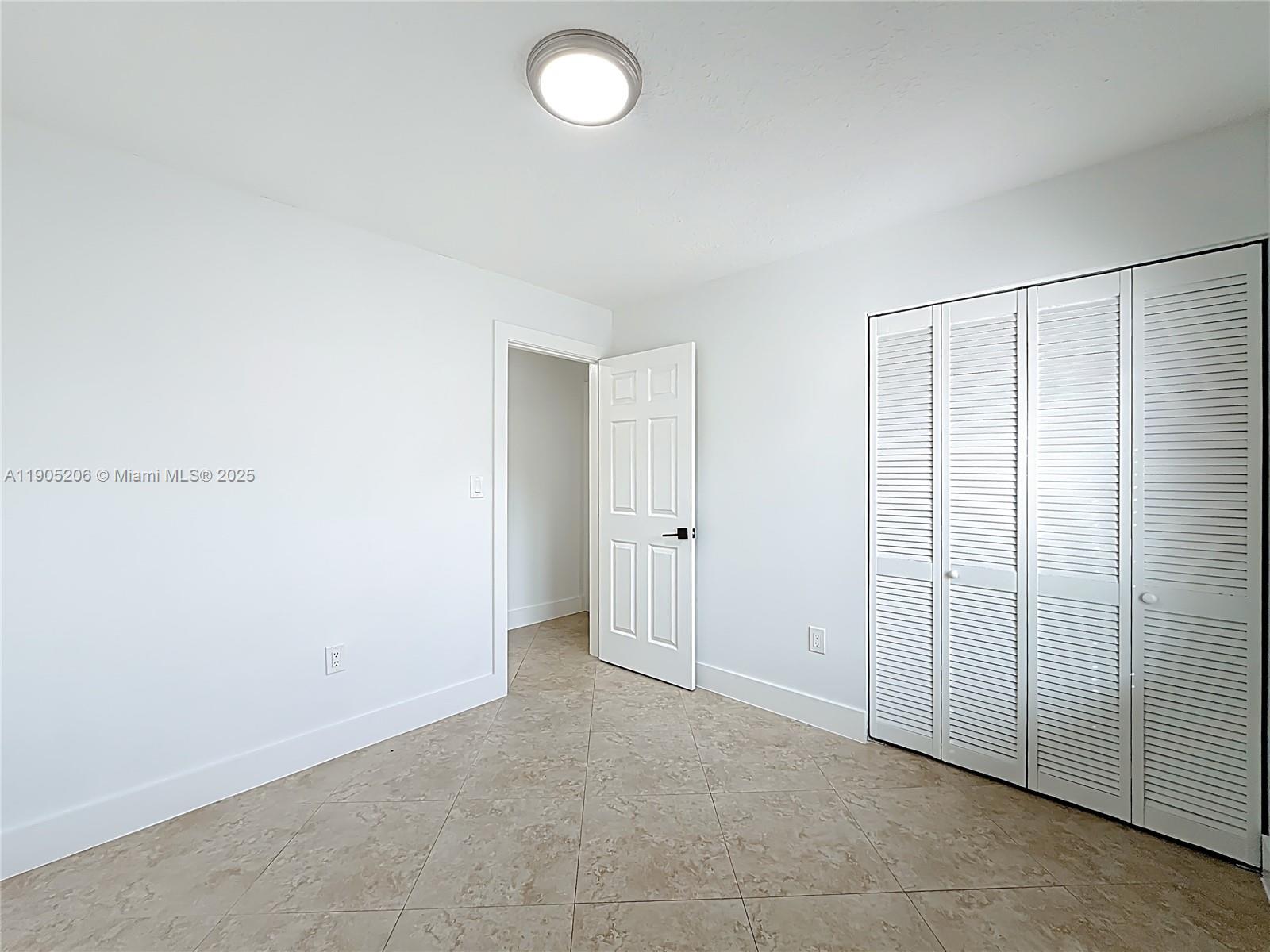 COUNTRY LAKE MANORS SEC 3 - Residential Lease