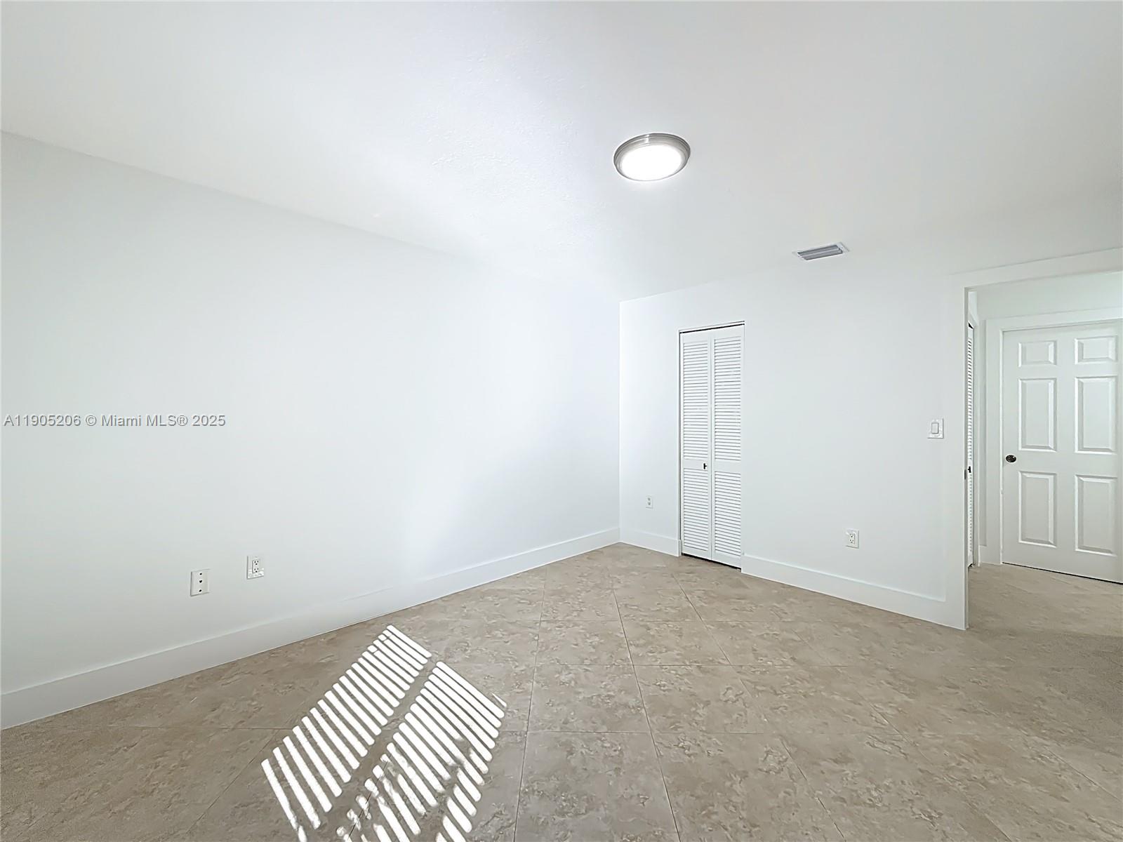 COUNTRY LAKE MANORS SEC 3 - Residential Lease