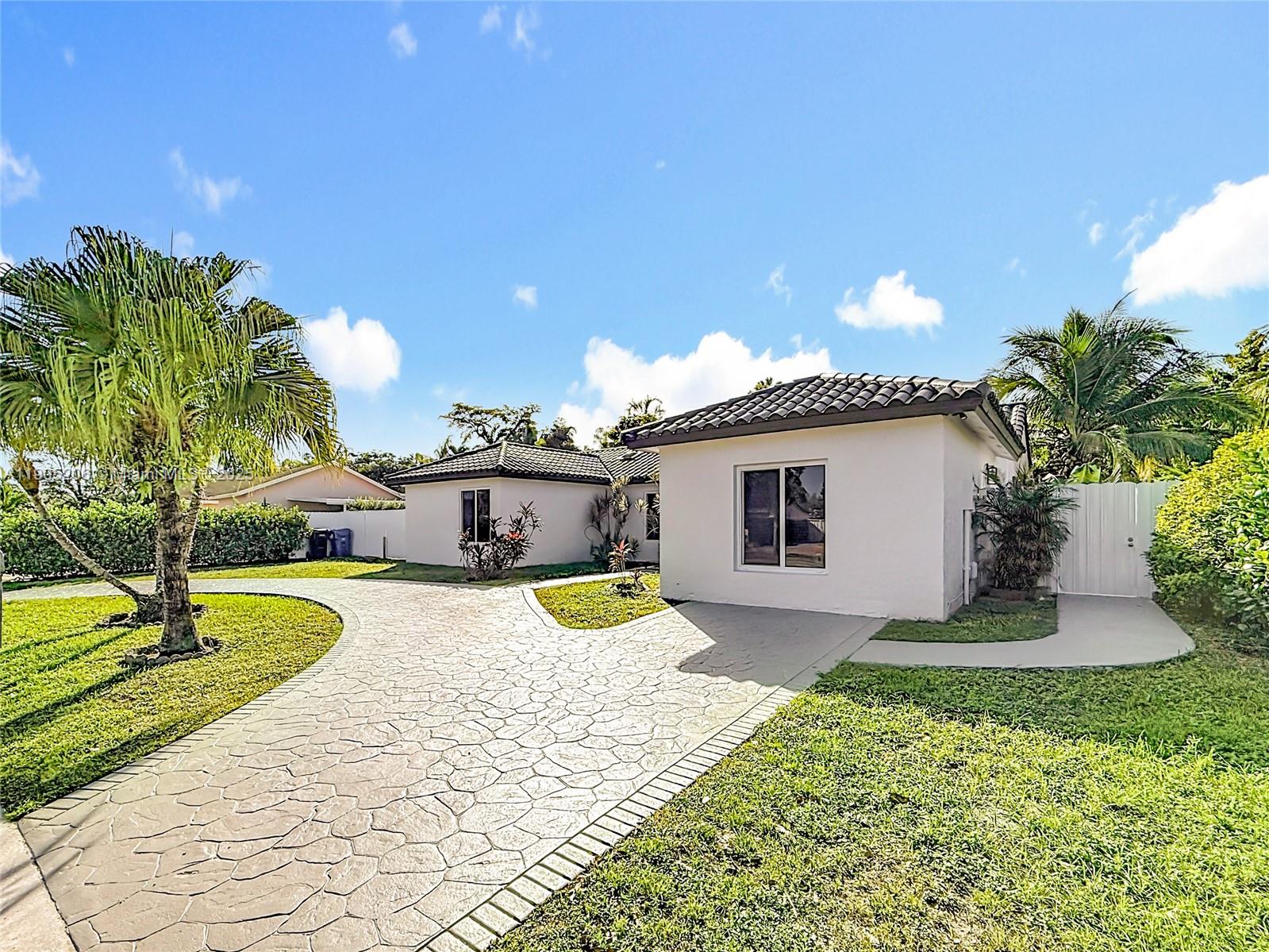 COUNTRY LAKE MANORS SEC 3 - Residential Lease