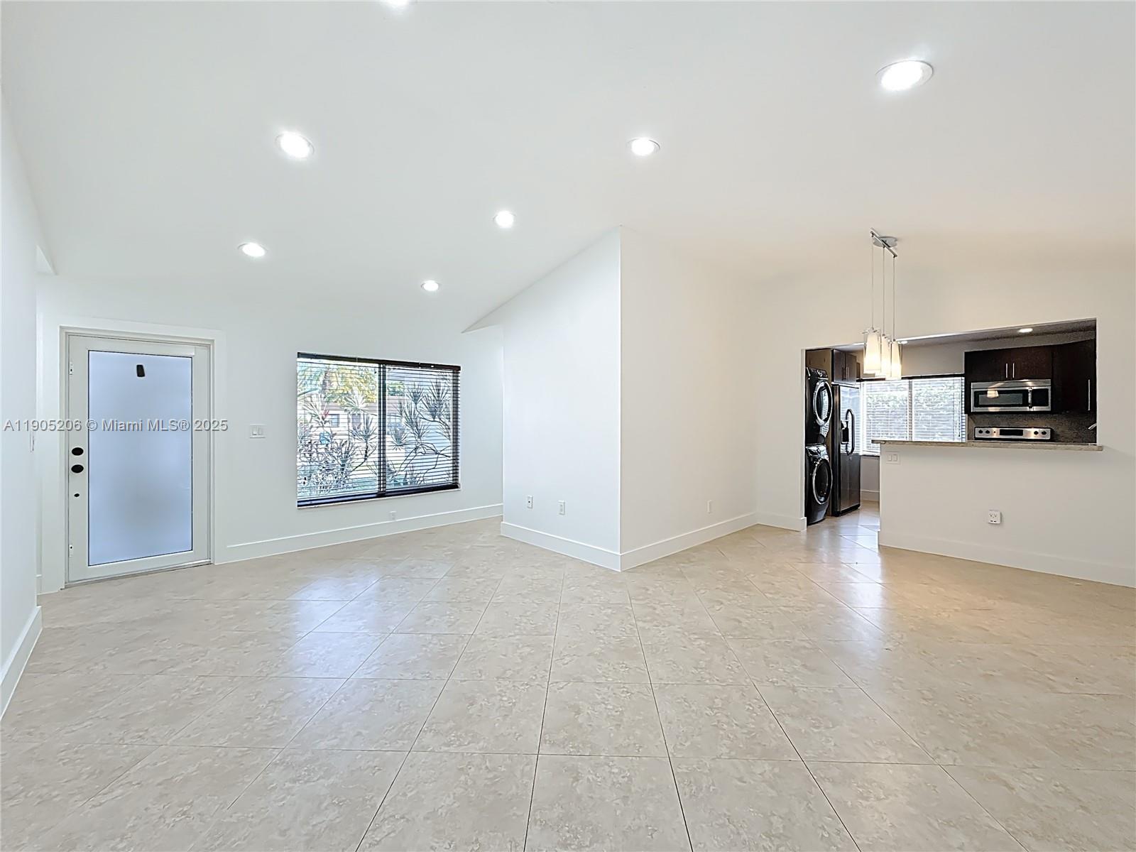 COUNTRY LAKE MANORS SEC 3 - Residential Lease