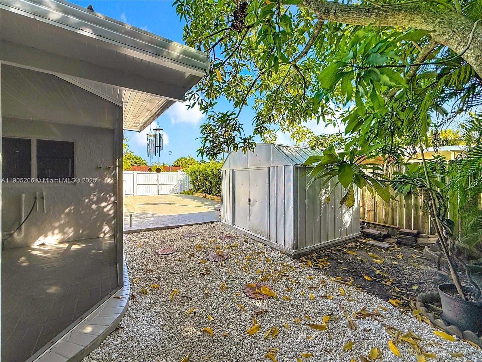 COUNTRY LAKE MANORS SEC 3 - Residential Lease