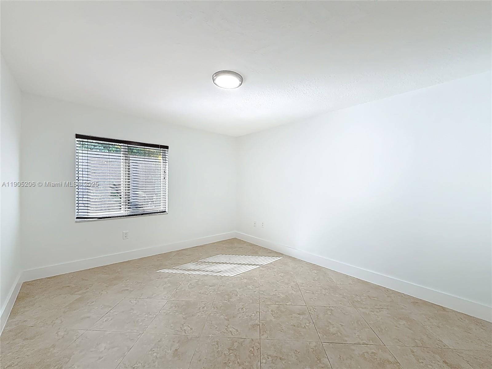 COUNTRY LAKE MANORS SEC 3 - Residential Lease