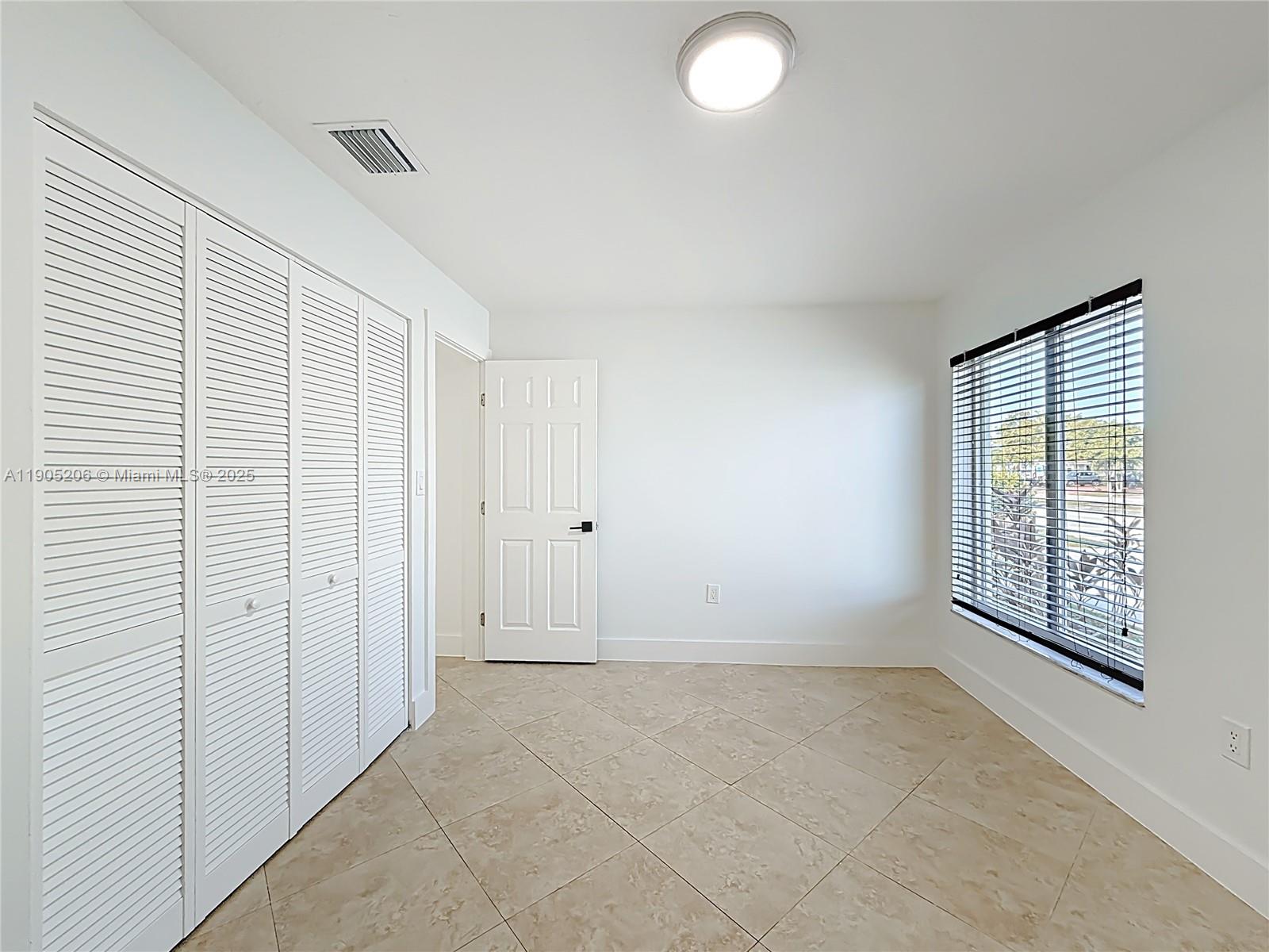 COUNTRY LAKE MANORS SEC 3 - Residential Lease