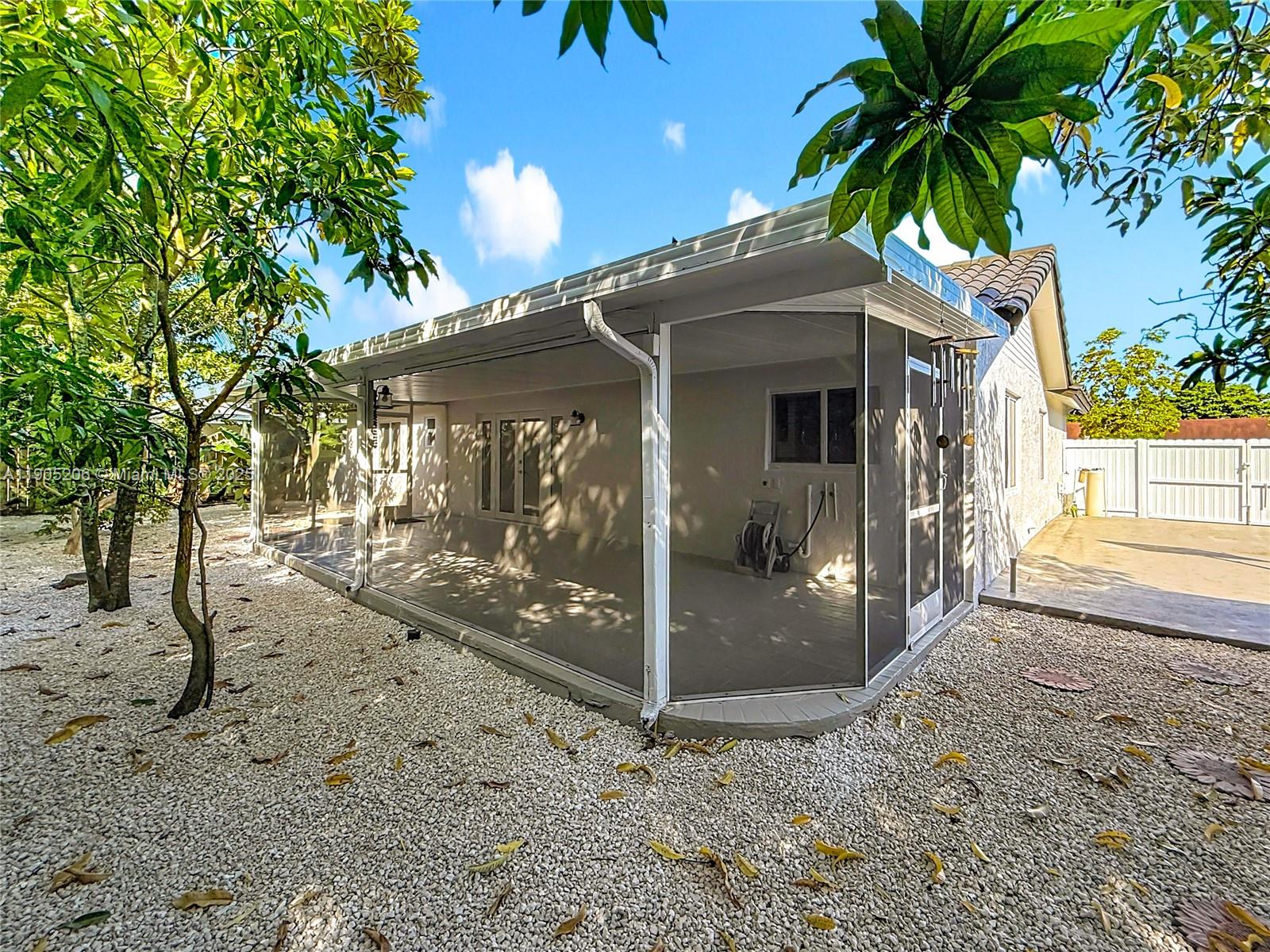 COUNTRY LAKE MANORS SEC 3 - Residential Lease