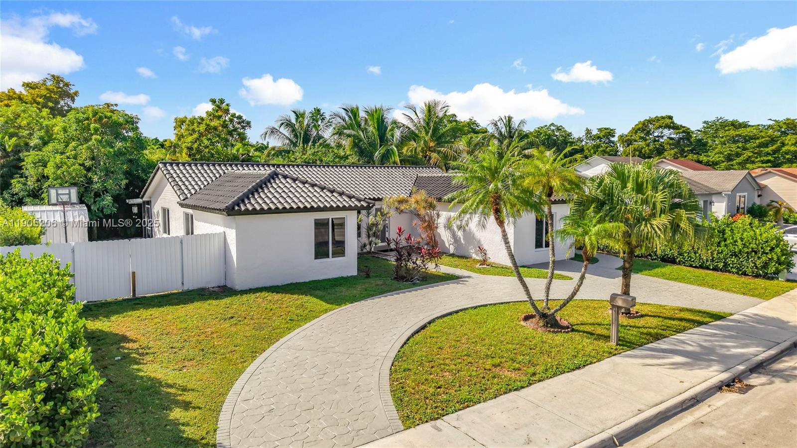 COUNTRY LAKE MANORS SEC 3 - Residential Lease