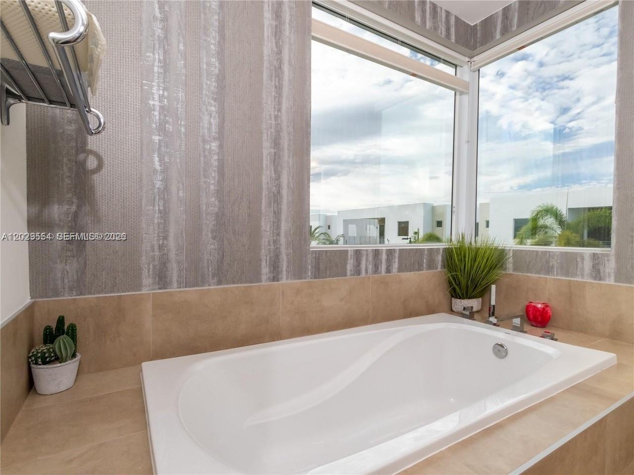 DORAL COMMONS RESIDENTIAL - Residential