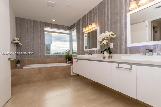 DORAL COMMONS RESIDENTIAL - Residential