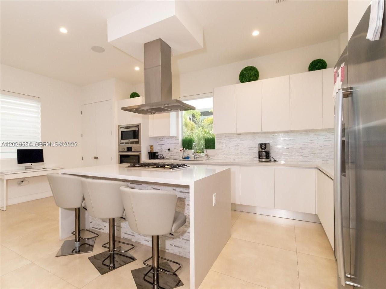 DORAL COMMONS RESIDENTIAL - Residential