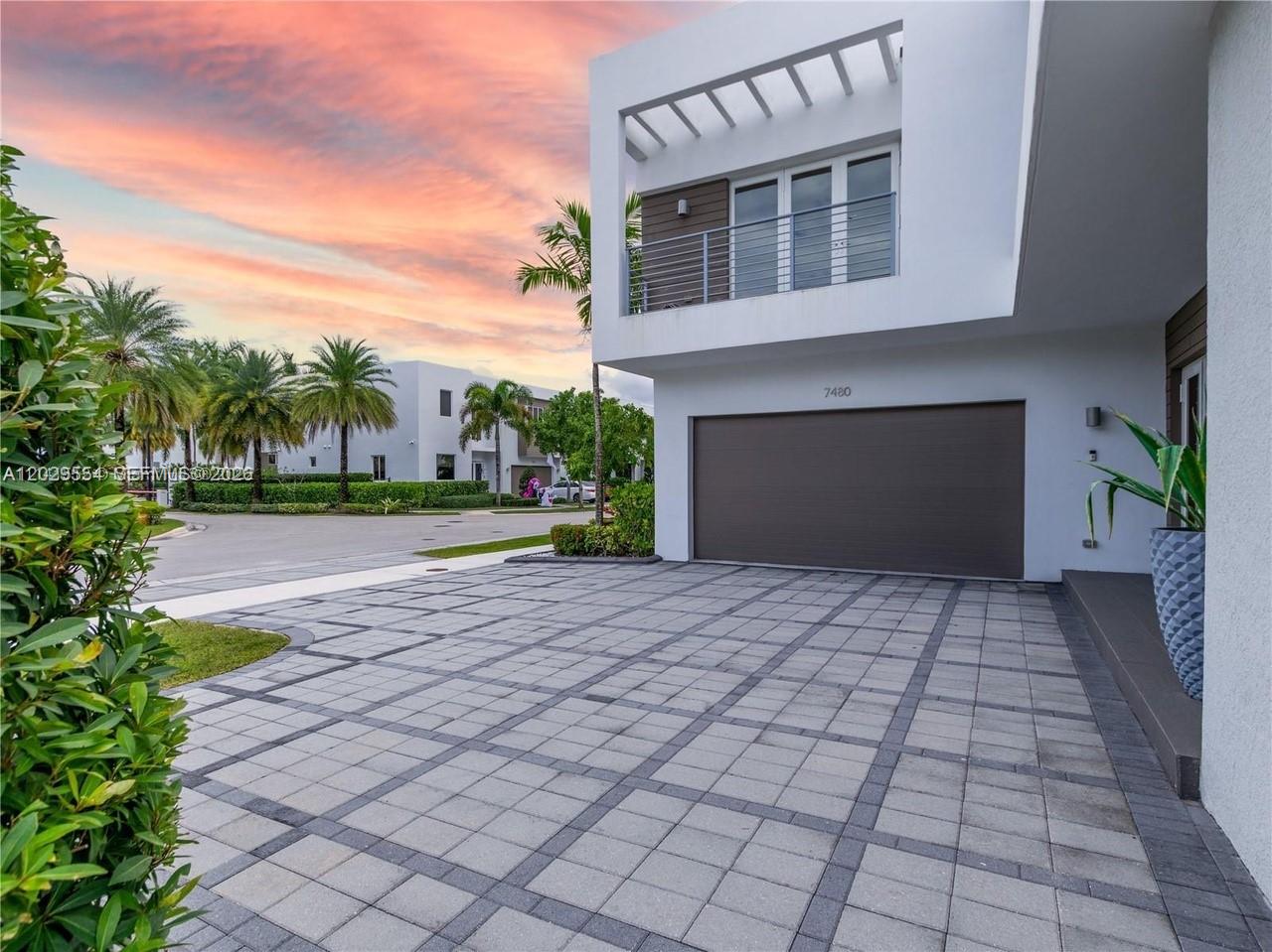 DORAL COMMONS RESIDENTIAL - Residential