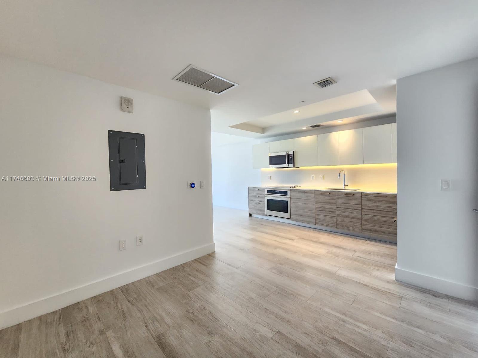 3401 MIDTOWN CONDO - Residential