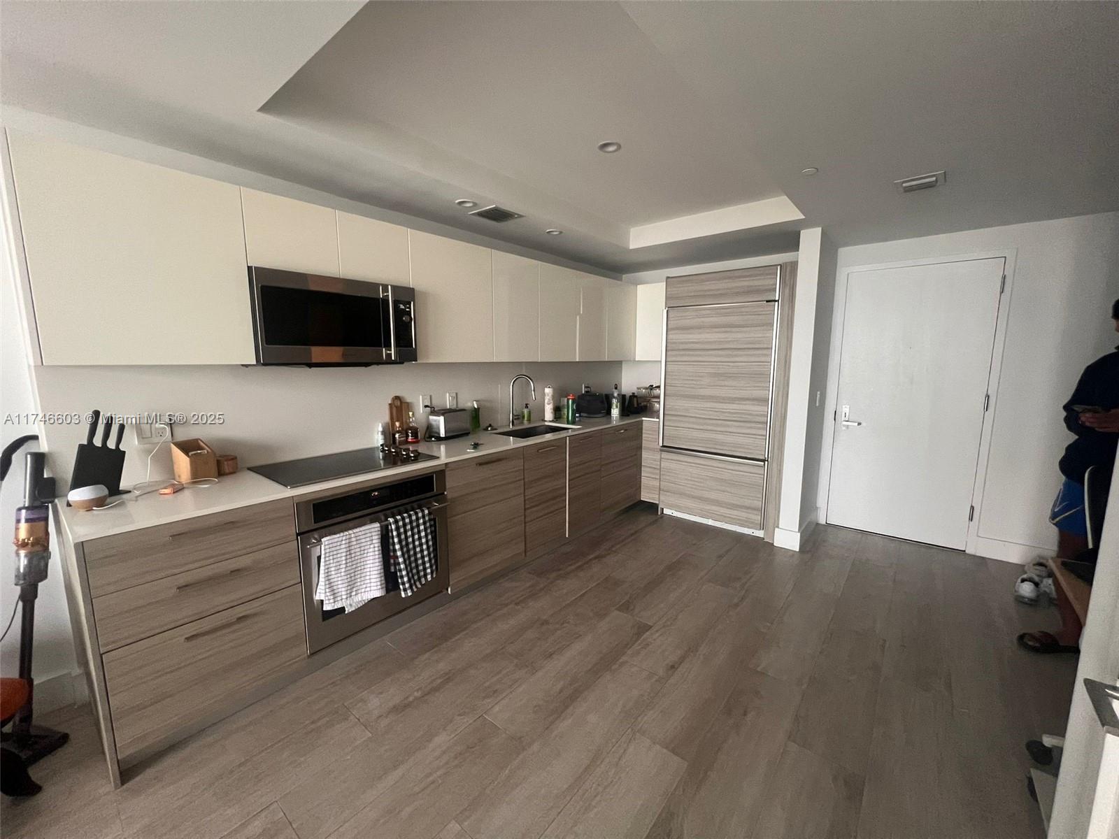 3401 MIDTOWN CONDO - Residential