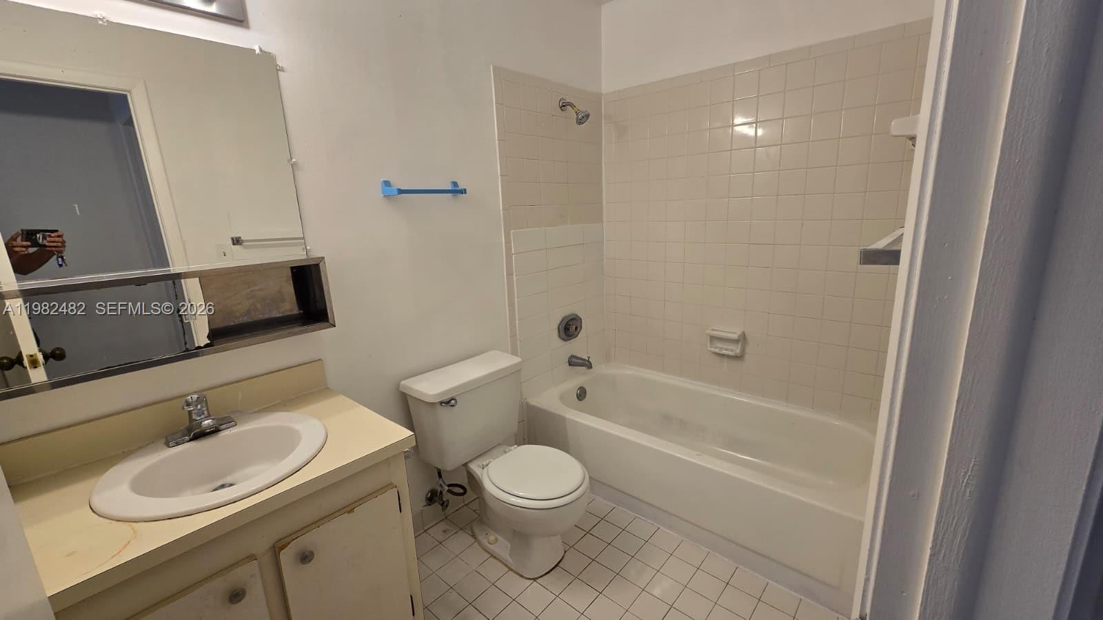 NORTH GARDEN VILLAS INC C - Residential Lease