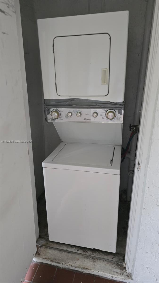 NORTH GARDEN VILLAS INC C - Residential Lease